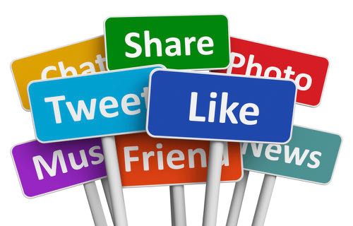 Η φύση των social media είναι τέτοιου είδους ώστε προσκαλεί τα άτομα που τα χρησιμοποιούν να μοιραστούν πληροφορίες, να ανταλλάξουν απόψεις και προωθεί την επικοινωνία μέσω προσωπικών ή δημόσιων μηνυμάτων. Η φύση των social media είναι τέτοιου είδους ώστε προσκαλεί τα άτομα που τα χρησιμοποιούν να μοιραστούν πληροφορίες, να ανταλλάξουν απόψεις και προωθεί την επικοινωνία μέσω προσωπικών ή δημόσιων μηνυμάτων.