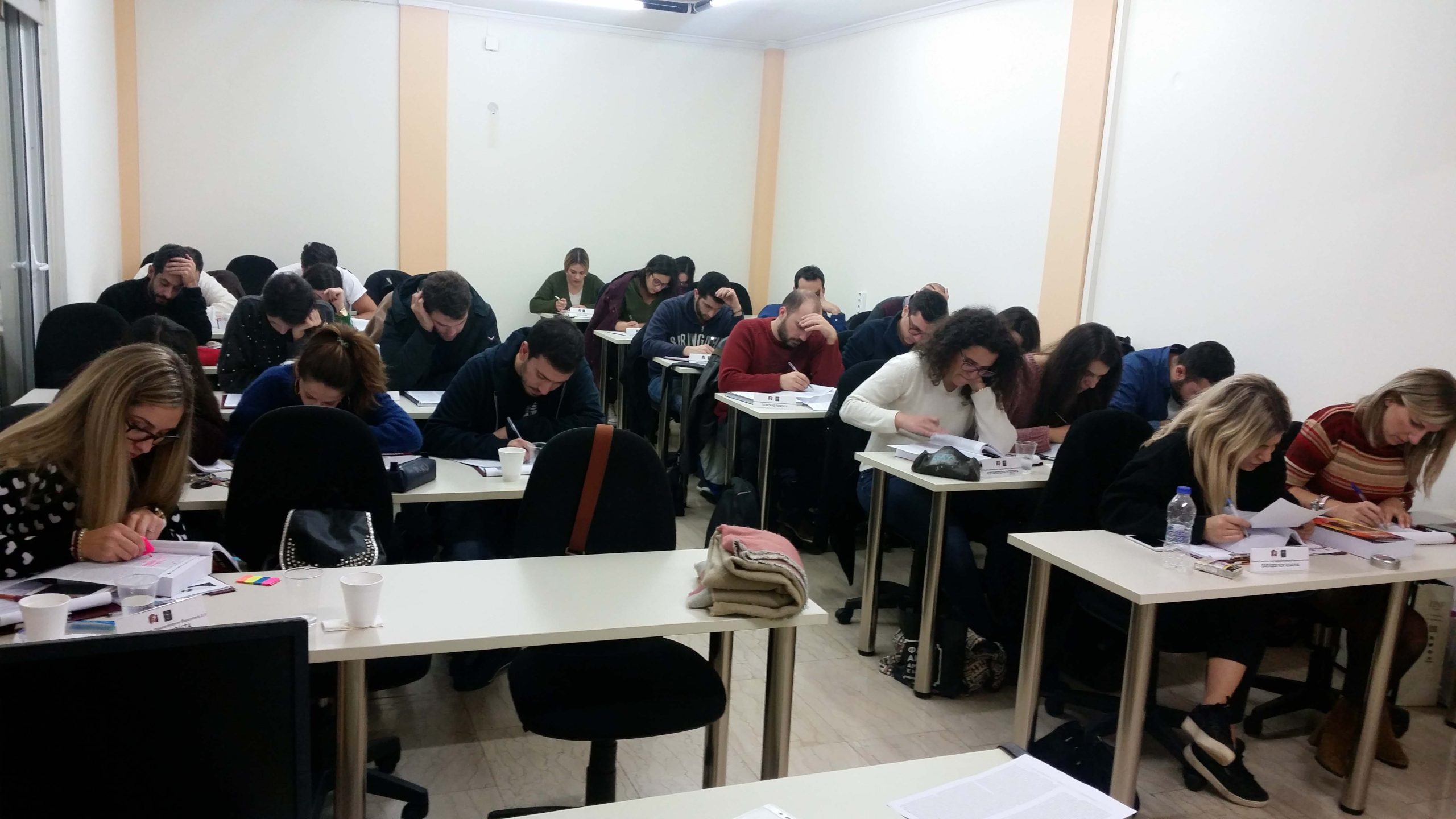 25 Φαρμακοποιοί Επιστρέφουν στα Θρανία για να Διδαχθούν Διοίκηση Επιχειρήσεων και Επιχειρηματικότητα 25 Φαρμακοποιοί Επιστρέφουν στα θρανία για να διδαχθούν "Διοίκηση Επιχειρήσεων και Επιχειρηματικότητα" από το Οικονομικό Πανεπιστήμιο Αθηνών