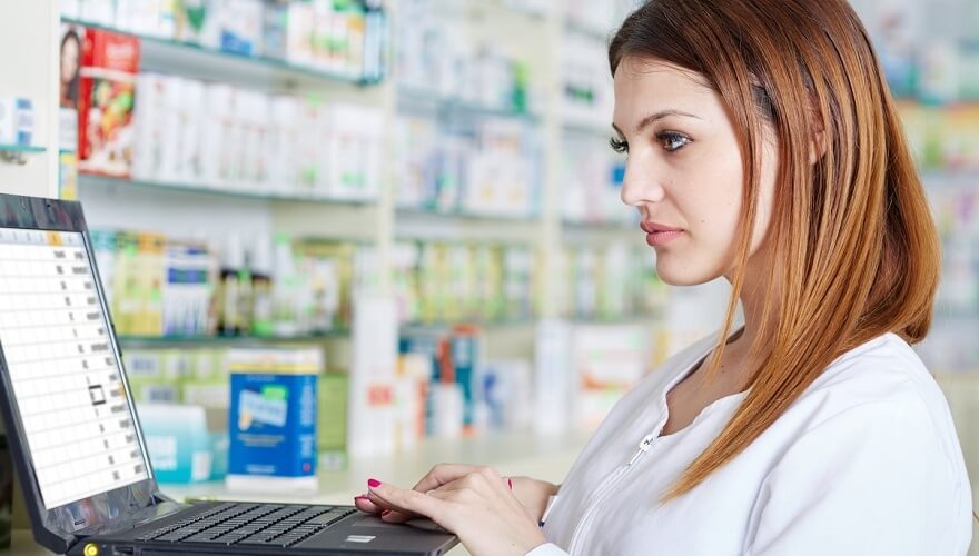 How can a pharmacist become a good manager and manage his team properly, in order to improve his performance and therefore his pharmacy?