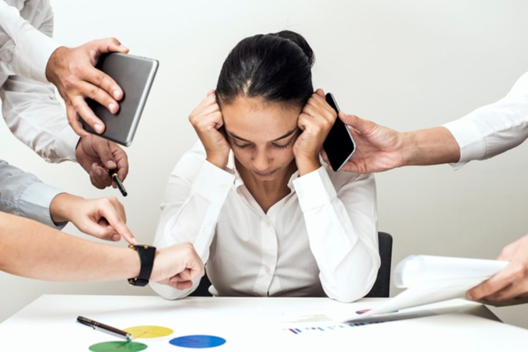 In the morning, your first move should not be to check your emails but to organize the day's priorities. In the morning, your first move should not be to check your emails but to organize the day's priorities.