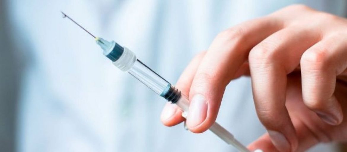 Κοινές καθημερινές συμπεριφορές των εφήβων τους καθιστούν σε υψηλό κίνδυνο για τη μετάδοση του μηνιγγιτιδόκοκκου.