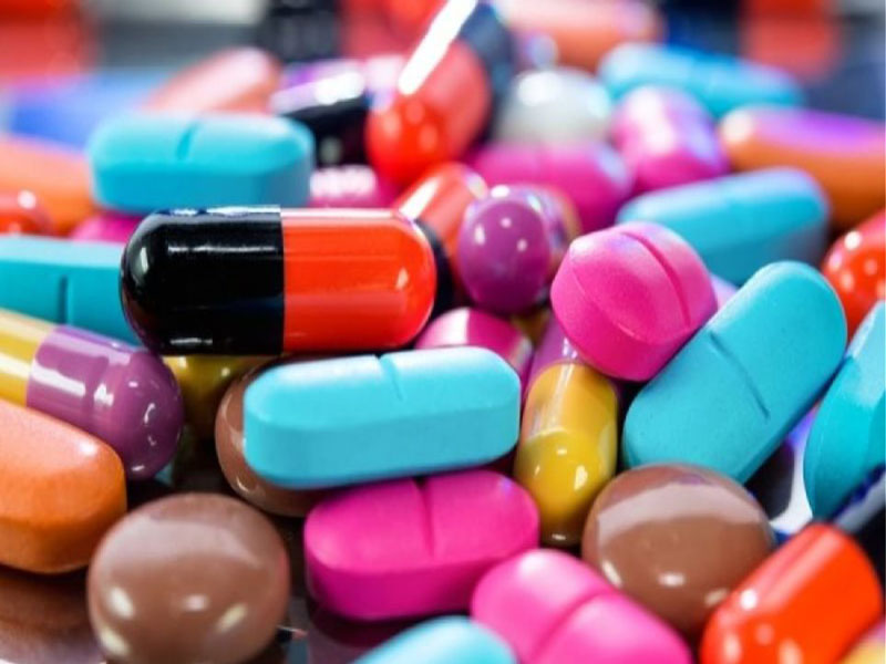 Όσο για τη βιταμίνη C είναι απαραίτητη για τη σωστή λειτουργία του ανοσοποιητικού συστήματος, αντενδείκνυται όμως σε περιπτώσεις ιστορικού ασβεστίου στο ουροποιητικό σύστημα σε φαρμακευτικές δόσεις (500 έως 1.000 mg την ημέρα σε ενήλικες).