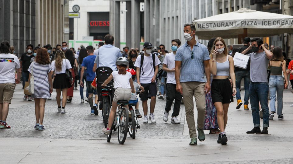 Οι επιστήμονες επισημαίνουν πως η αναγκαία δοσολογία και η χρονική διάρκεια έκθεσης στον κορωνοϊό για να μολυνθεί κανείς, δεν είναι γνωστά και πιθανότατα διαφέρουν από άνθρωπο σε άνθρωπο. Οι επιστήμονες επισημαίνουν πως η αναγκαία δοσολογία και η χρονική διάρκεια έκθεσης στον κορωνοϊό για να μολυνθεί κανείς, δεν είναι γνωστά και πιθανότατα διαφέρουν από άνθρωπο σε άνθρωπο.