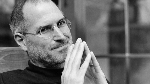 Η APPLE και κυρίως ο δημιουργός της Steve Jobs είχαν αντίστροφη πορεία και εντελώς διαφορετική προσέγγιση. Η APPLE και κυρίως ο δημιουργός της Steve Jobs είχαν αντίστροφη πορεία και εντελώς διαφορετική προσέγγιση.