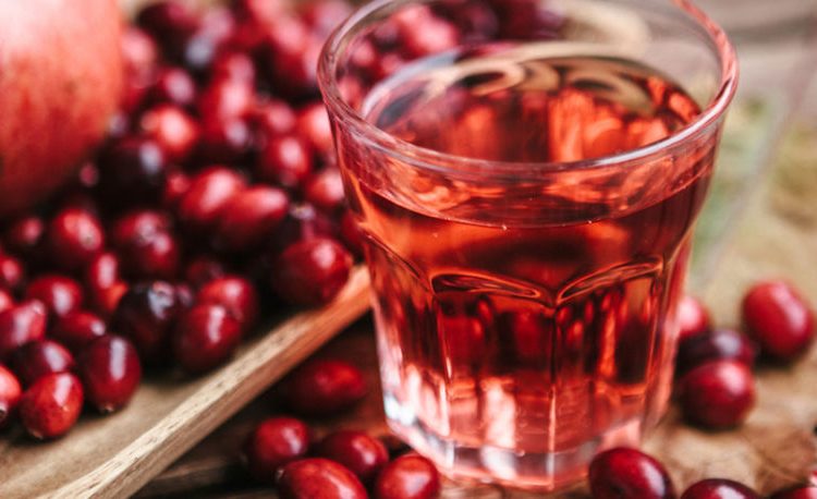 Το Cranberry περιέχει προανθοκυανιδίνες, οι οποίες αποτρέπουν την προσκόλληση παθογόνων μικροοργανισμών, όπως του βακτηρίου E.coli, στο ουροποιητικό σύστημα μειώνοντας έτσι τον κίνδυνο ουρολοιμώξεων. Το Cranberry περιέχει προανθοκυανιδίνες, οι οποίες αποτρέπουν την προσκόλληση παθογόνων μικροοργανισμών, όπως του βακτηρίου E.coli, στο ουροποιητικό σύστημα μειώνοντας έτσι τον κίνδυνο ουρολοιμώξεων.