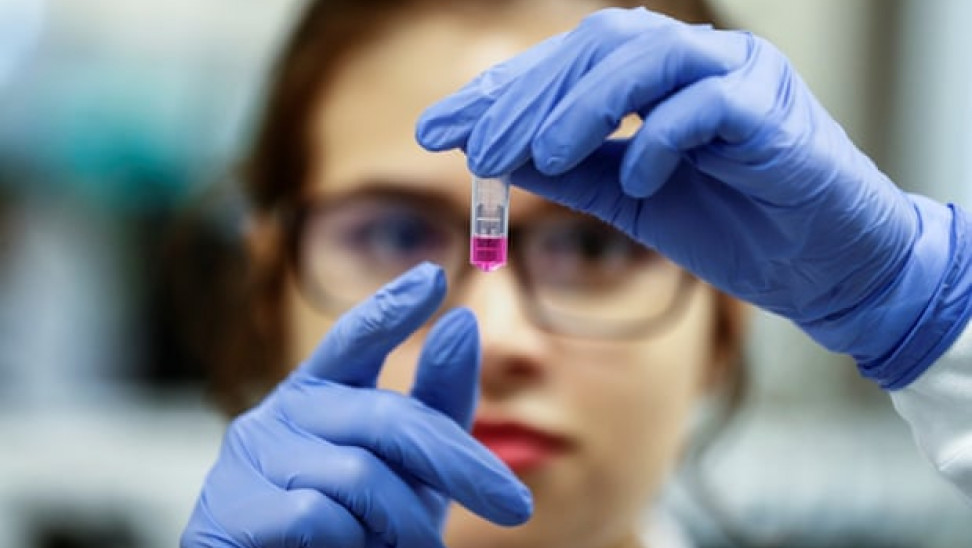 Συνοπτικά, το υποψήφιο εμβόλιο mRNA-1273 θα δοκιμαστεί σε 89 περίπου ερευνητικά κέντρα στις ΗΠΑ και αναμένεται να ενταχθούν περίπου 30.000 ενήλικες εθελοντές που δεν έχουν προσβληθεί από COVID-19. Συνοπτικά, το υποψήφιο εμβόλιο mRNA-1273 θα δοκιμαστεί σε 89 περίπου ερευνητικά κέντρα στις ΗΠΑ και αναμένεται να ενταχθούν περίπου 30.000 ενήλικες εθελοντές που δεν έχουν προσβληθεί από COVID-19.