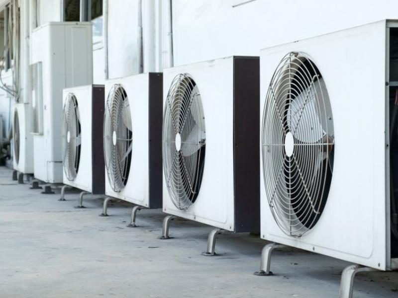 Στα τρένα, στην περίπτωση όπου η λειτουργία του ανεμιστήρα είναι συνδεδεμένη με τη λειτουργία του διακόπτη φωτισμού, να αποσυνδεθεί, εφόσον αυτό είναι εφικτό. Στα τρένα, στην περίπτωση όπου η λειτουργία του ανεμιστήρα είναι συνδεδεμένη με τη λειτουργία του διακόπτη φωτισμού, να αποσυνδεθεί, εφόσον αυτό είναι εφικτό.