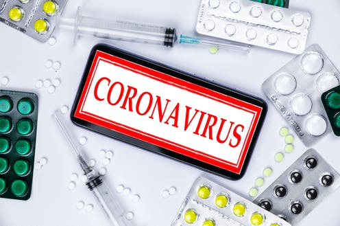 Το mRNA του κορωνοϊού μεταγράφεται σε μια πολυπρωτεΐνη και στη συνέχεια χωρίζεται σε πρωτεΐνες που αποτελούν μελλοντικά ιικά σωματίδια. Το mRNA του κορωνοϊού μεταγράφεται σε μια πολυπρωτεΐνη και στη συνέχεια χωρίζεται σε πρωτεΐνες που αποτελούν μελλοντικά ιικά σωματίδια.