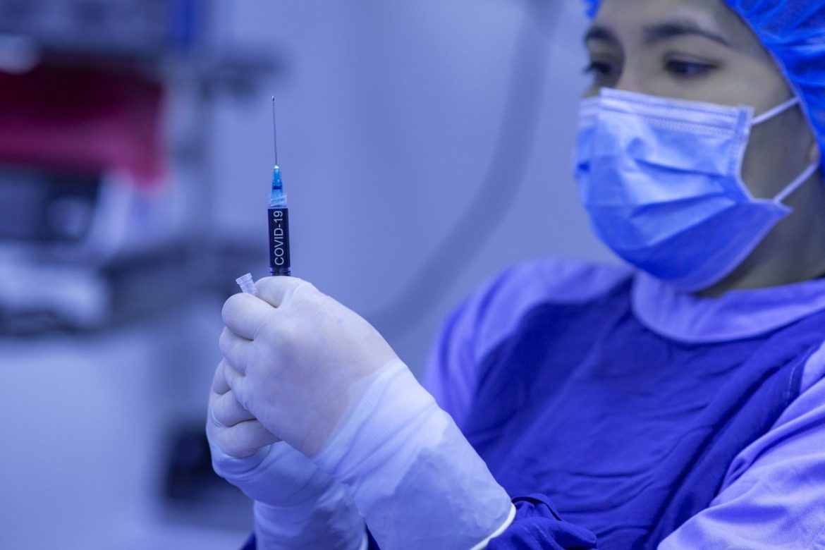 ΠΦΣ - Ο Εμβολιασμός των Φαρμακοποιών Έναντι της Covid-19.