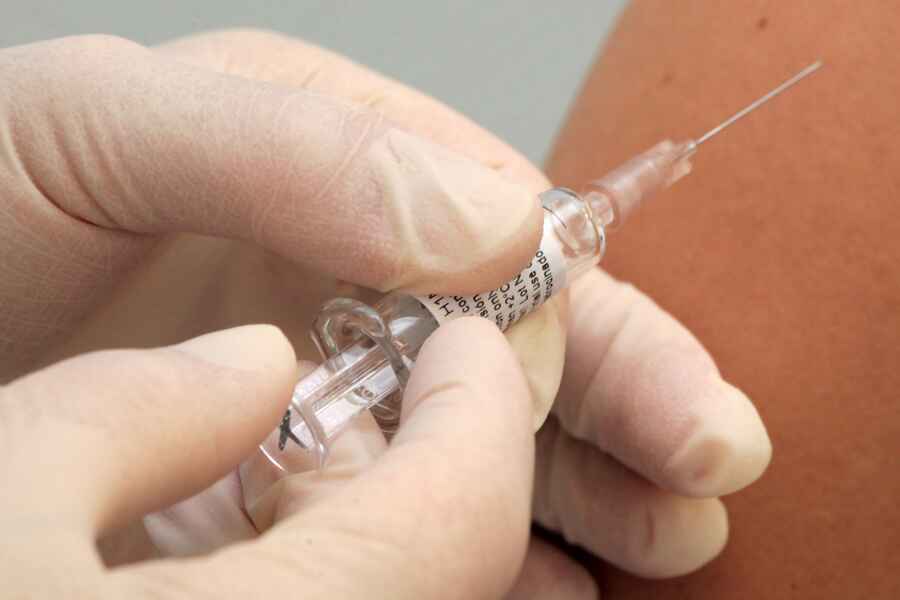 Παρόλο που το 95% των ατόμων είναι φορείς του ιού της ανεμευλογιάς-έρπητα ζωστήρα, και ένας στους 4 θα εμφανίσουν έρπητα ζωστήρα σε κάποια στιγμή της ζωής τους, οι περισσότεροι άνθρωποι υποτιμούν τον κίνδυνο αυτό.