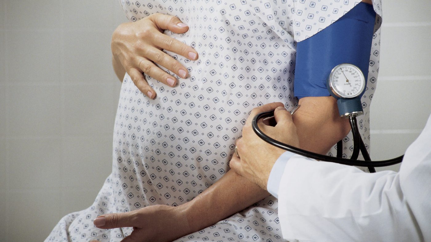 Σε έγκυες γυναίκες, δεν συνιστάται πολύ μεγάλη μείωση της αρτηριακής πίεσης για να διατηρηθεί μια καλή αιμάτωση του πλακούντα. Σε έγκυες γυναίκες, δεν συνιστάται πολύ μεγάλη μείωση της αρτηριακής πίεσης για να διατηρηθεί μια καλή αιμάτωση του πλακούντα.