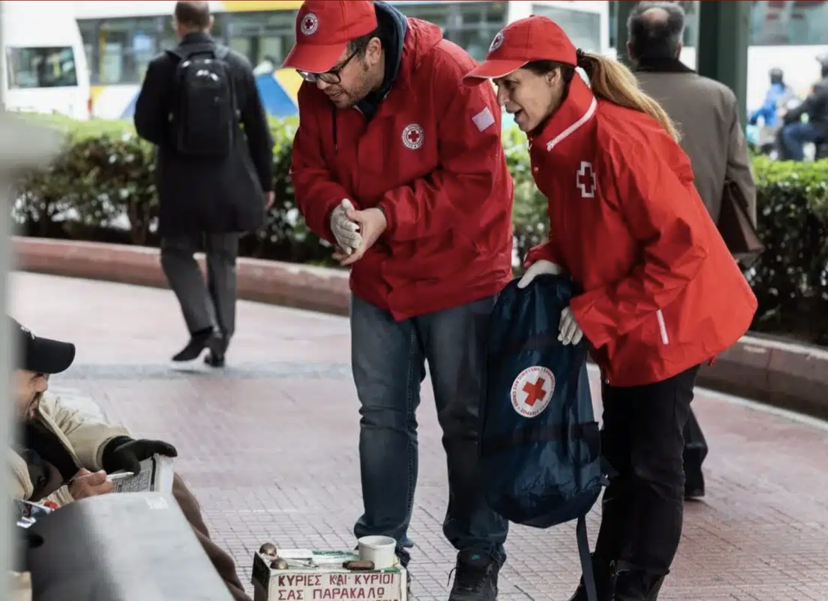 Ερυθρός σταυρός γεύμα σε αστέγους